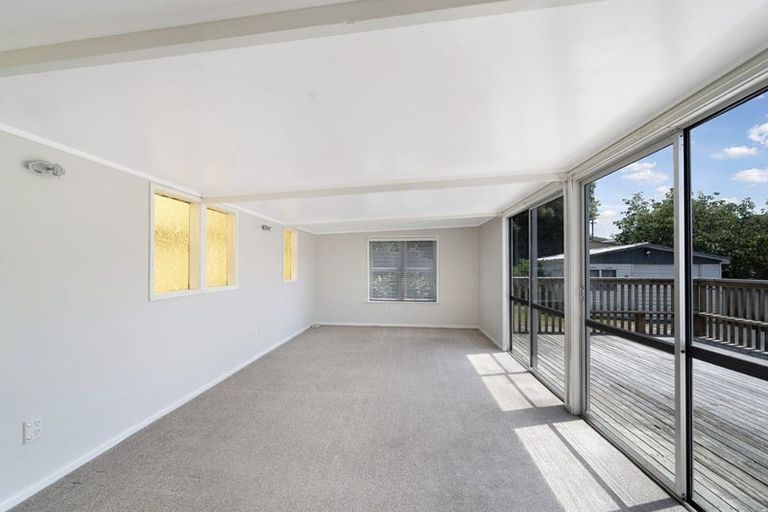 Photo of property in 16 Coniston Avenue, Te Atatu South, Auckland, 0610