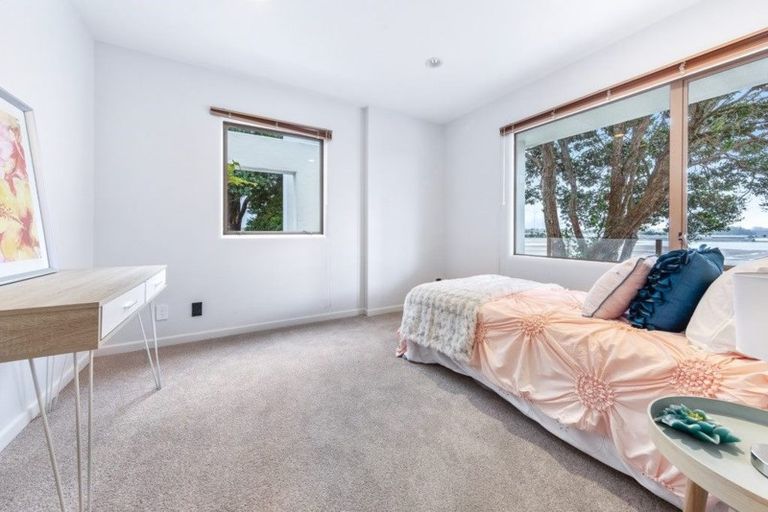 Photo of property in 6 Shepherds Road, Papakura, 2110