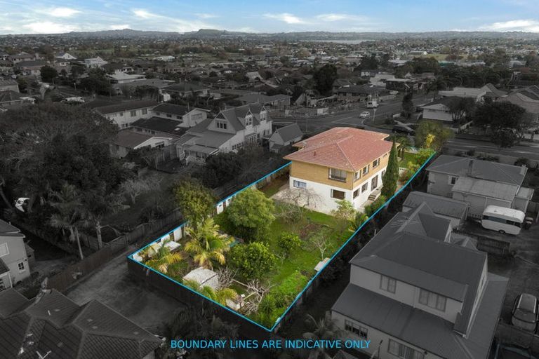 Photo of property in 44 Bradbury Road, Botany Downs, Auckland, 2010