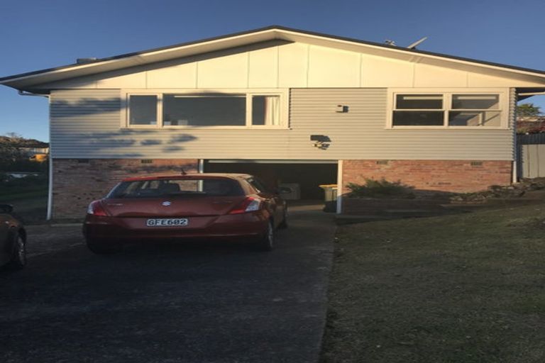Photo of property in 19 Lyford Crescent, Sunnynook, Auckland, 0620