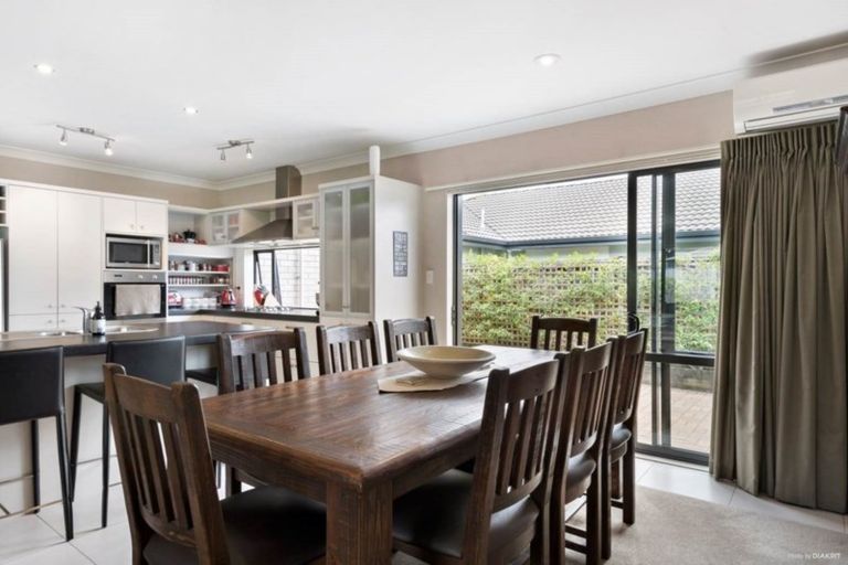 Photo of property in 52 Stranraer Crescent, Wattle Downs, Auckland, 2103