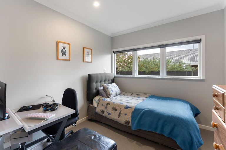 Photo of property in 12 Rawene Street, Waikanae, 5036