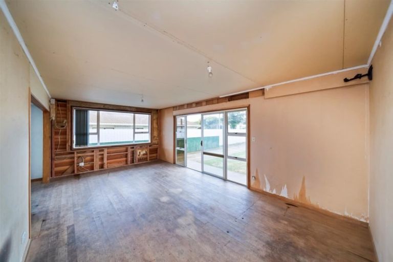 Photo of property in 15 Hunter Street, Hawera, 4610