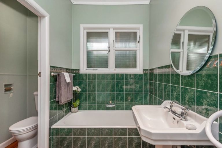 Photo of property in 11 Ingleton Terrace, Fairfield, Hamilton, 3214