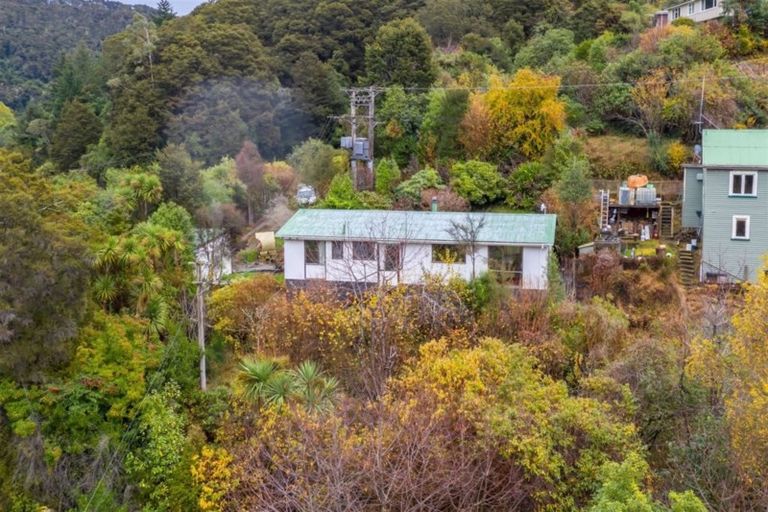 Photo of property in 67 Village Loop Road, Waipori Falls, Outram, 9073