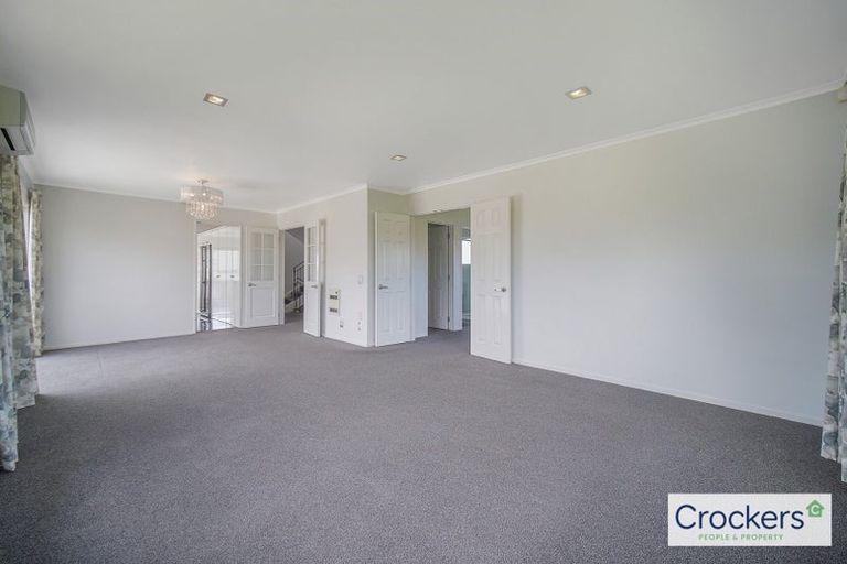 Photo of property in 2/21 The Esplanade, Eastern Beach, Auckland, 2012