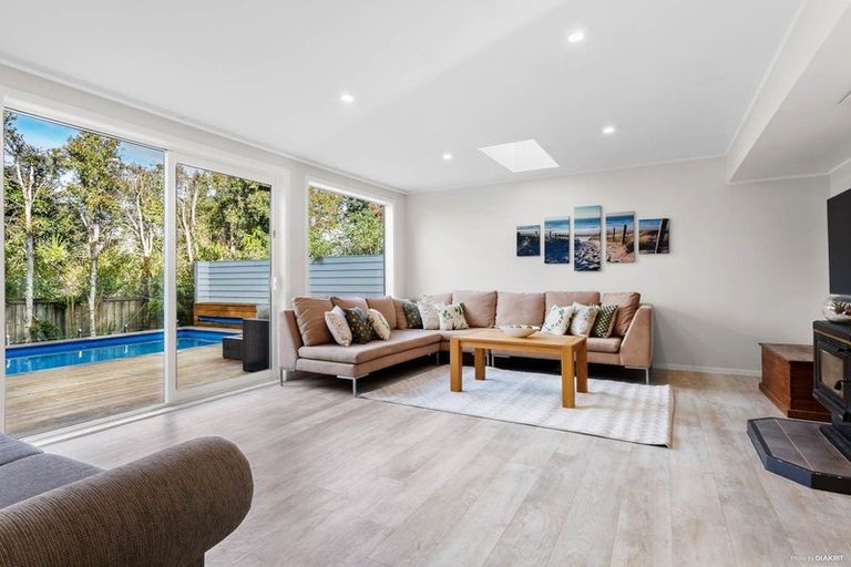 Photo of property in 63 Cliff Road, Torbay, Auckland, 0630