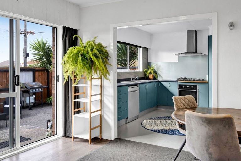 Photo of property in 1 Lynton Street, Upper Vogeltown, New Plymouth, 4310