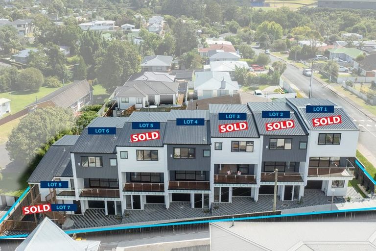 Photo of property in 8/18 Sylvan Crescent, Te Atatu South, Auckland, 0610