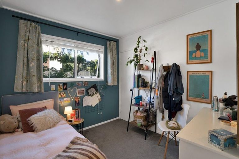 Photo of property in 17 Linda Street, Oakura, 4314