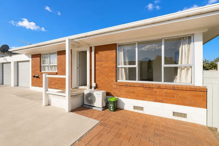 Photo of property in 1/10 Ballater Place, Highland Park, Auckland, 2010