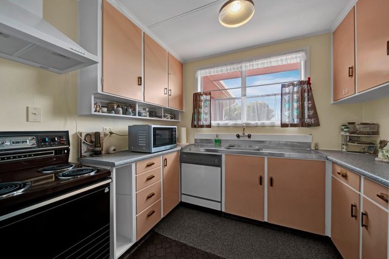 Photo of property in 14a Brixham Place, Merrilands, New Plymouth, 4312