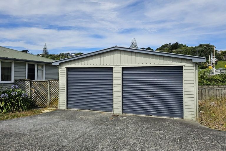 Photo of property in 15 Tawa Street, Tawa, Wellington, 5028