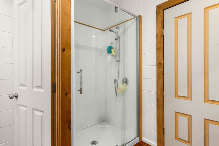 Photo of property in 8 Signal Station Road, Pouto, 0391