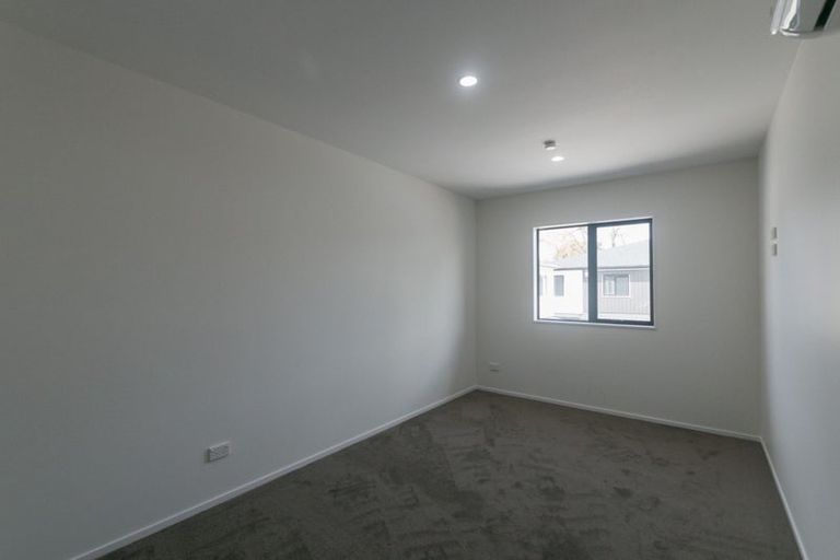 Photo of property in 17e Martin Place, Kelston, Auckland, 0602