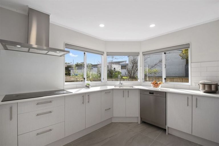 Photo of property in 7 Uruhau Close, Torbay, Auckland, 0630