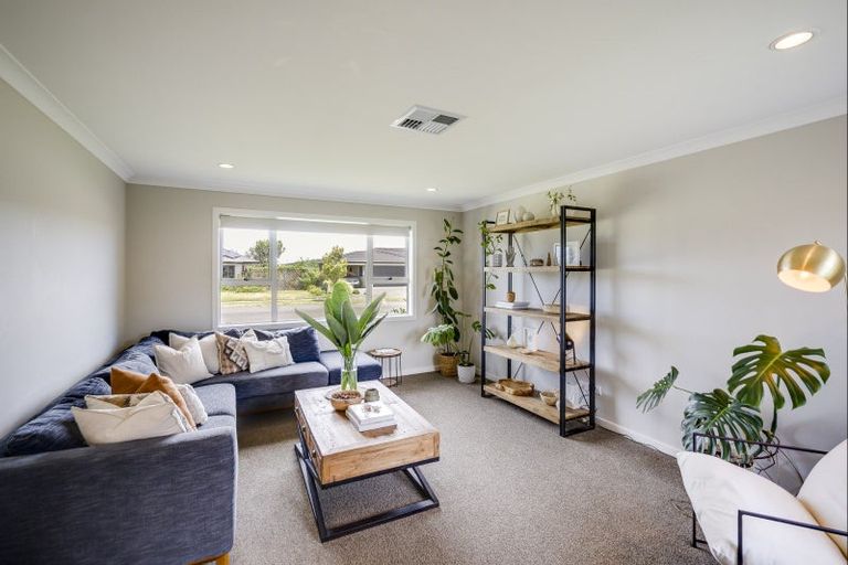 Photo of property in 17 Aoraki Road, Poraiti, Napier, 4112