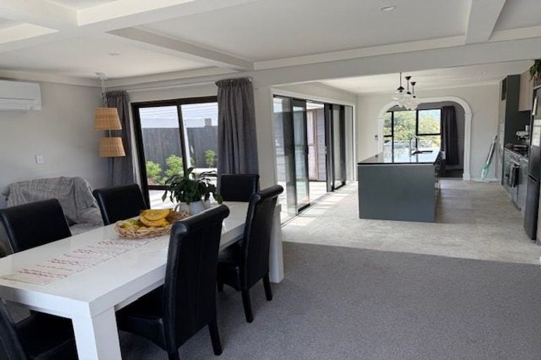 Photo of property in 87 Golf Road, Paraparaumu Beach, Paraparaumu, 5032
