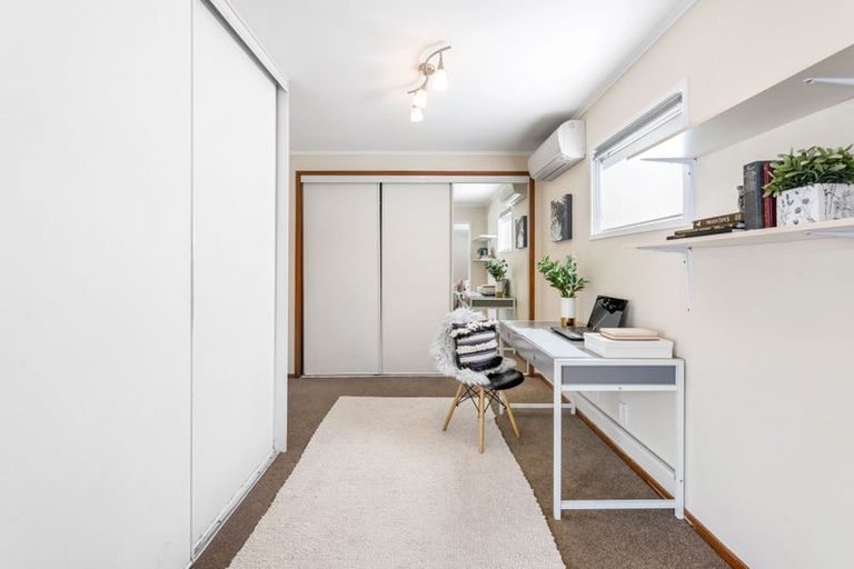 Photo of property in 10 Borrowdace Avenue, Botany Downs, Auckland, 2010