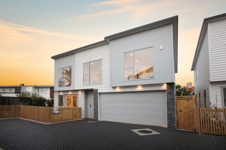 Photo of property in 37b Sorrel Crescent, Bucklands Beach, Auckland, 2012