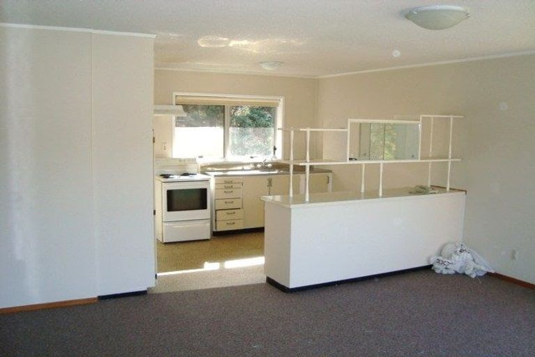 Photo of property in 2/80 Peach Road, Glenfield, Auckland, 0629