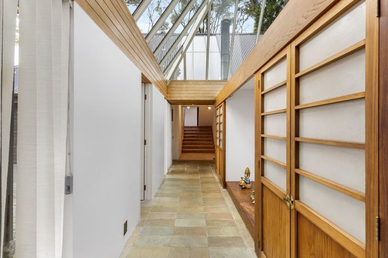 Photo of property in 17 Cobblestone Lane, Hillcrest, Auckland, 0627