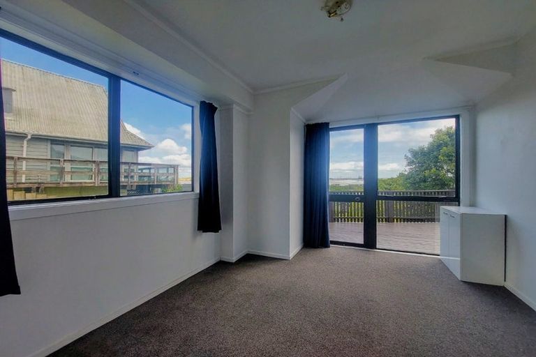 Photo of property in 36 Ellesmere Crescent, Pakuranga Heights, Auckland, 2010