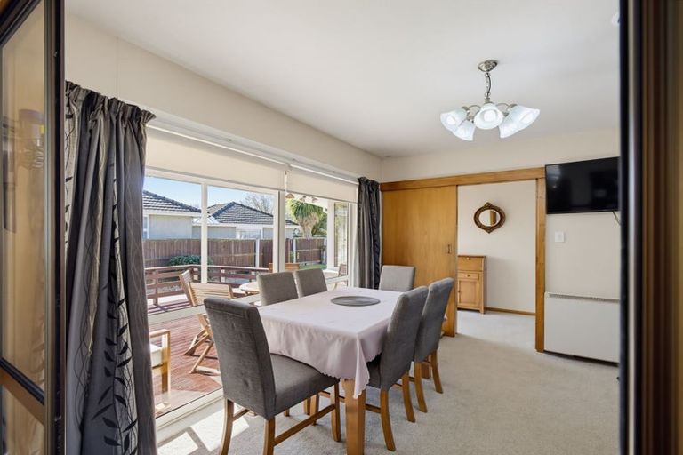 Photo of property in 332 Memorial Avenue, Burnside, Christchurch, 8053