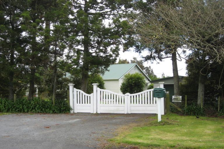Photo of property in 56 Tawa Road, Kumeu, 0891