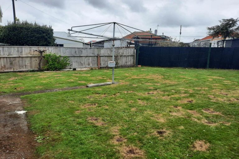 Photo of property in 5 Raleigh Street, Vogeltown, New Plymouth, 4310
