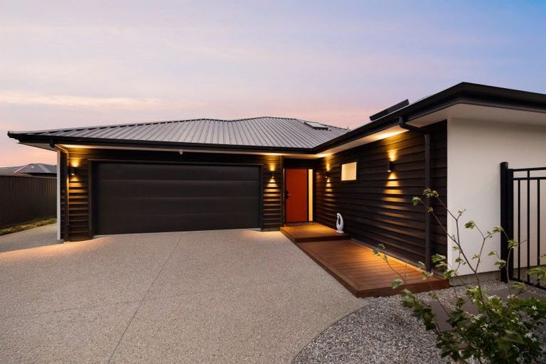 Photo of property in 16 Travertine Street, Cromwell, 9310