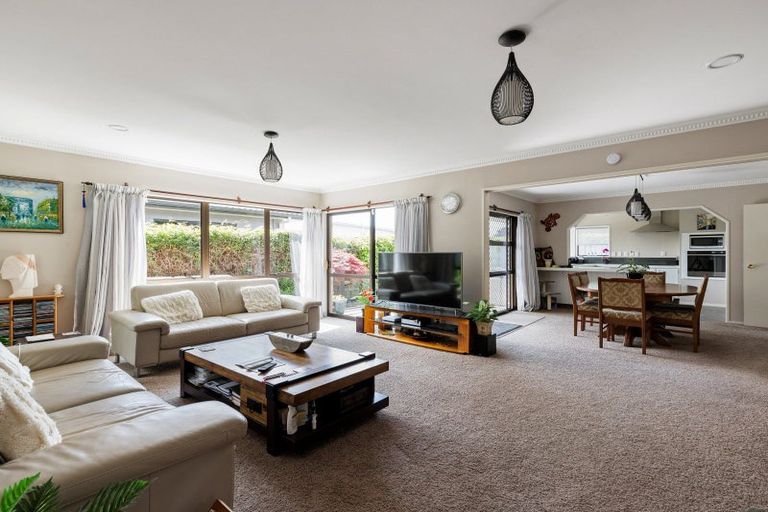 Photo of property in 2 Warwick Avenue, St Andrews, Hamilton, 3200