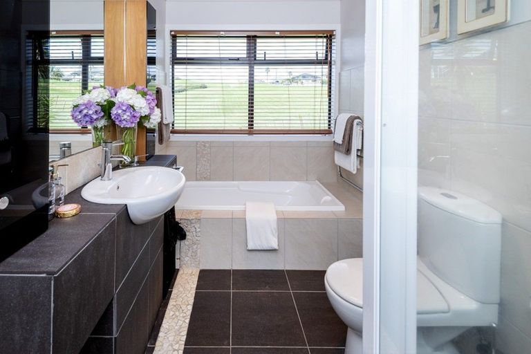 Photo of property in 9 Ramoana Mews, Shelly Park, Auckland, 2014