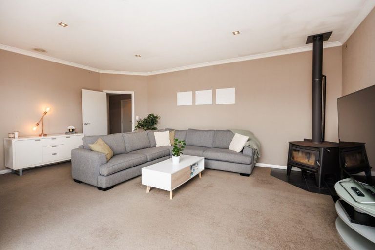 Photo of property in 5 Manhattan Court, Kelvin Grove, Palmerston North, 4414
