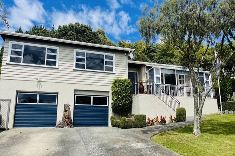 Photo of property in 39 Sunrise Boulevard, Tawa, Wellington, 5028