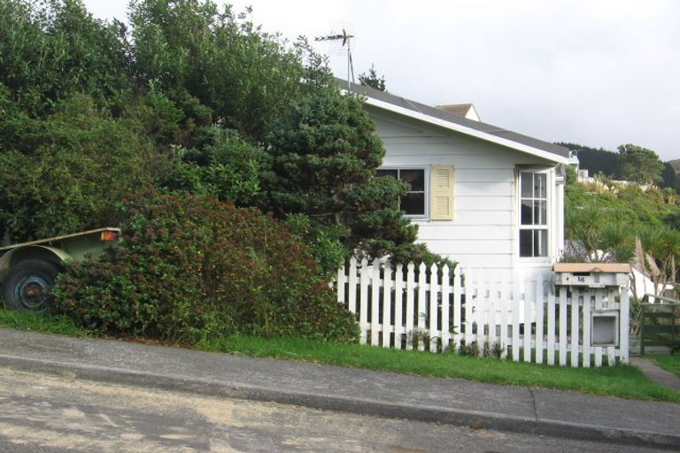 Photo of property in 16 Cambrian Street, Churton Park, Wellington, 6037