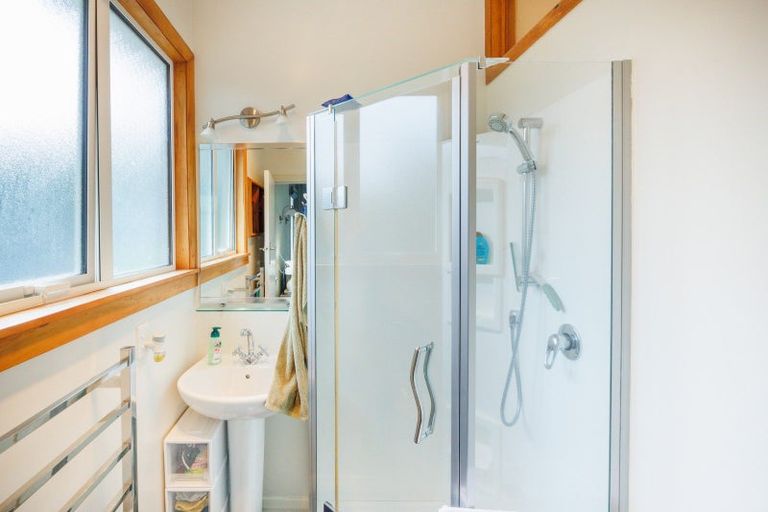 Photo of property in 27 Pahiatua Street, Hokowhitu, Palmerston North, 4410