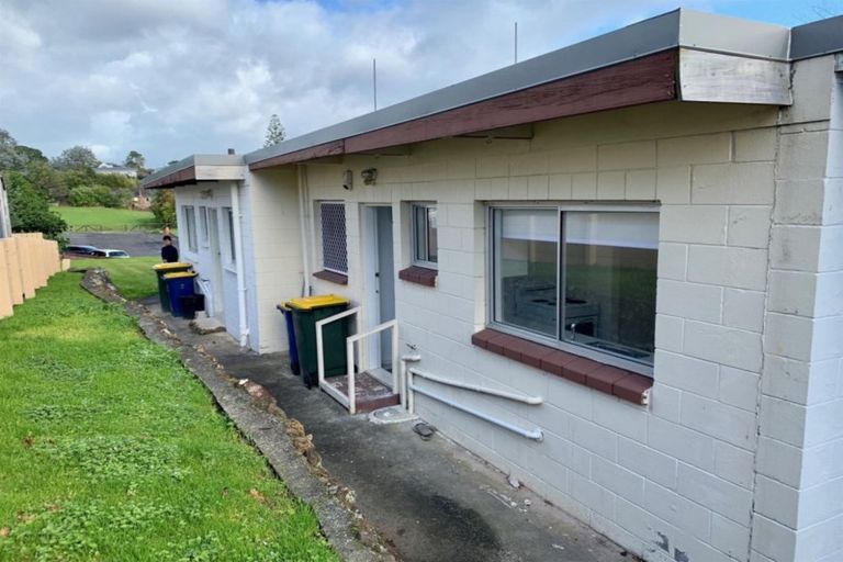 Photo of property in 3/80 West Coast Road, Glen Eden, Auckland, 0602