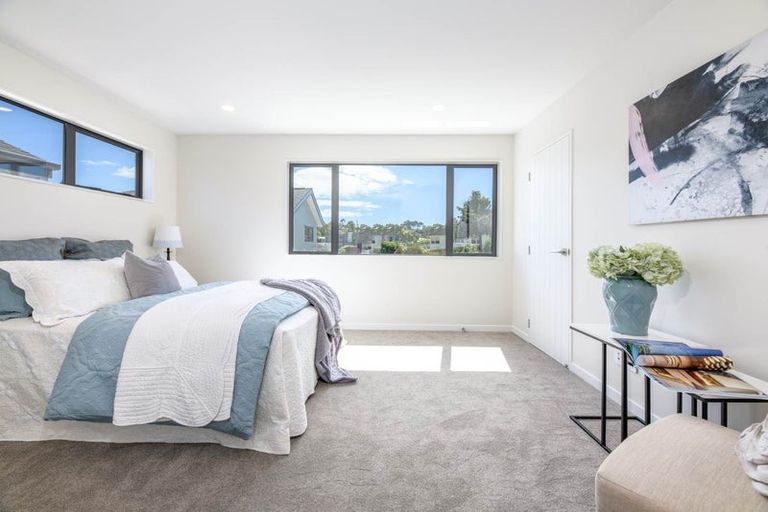 Photo of property in 12b September Place, Forrest Hill, Auckland, 0620