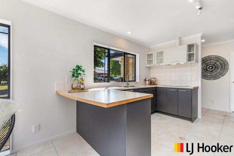 Photo of property in 3 Ashland Place, Weymouth, Auckland, 2103