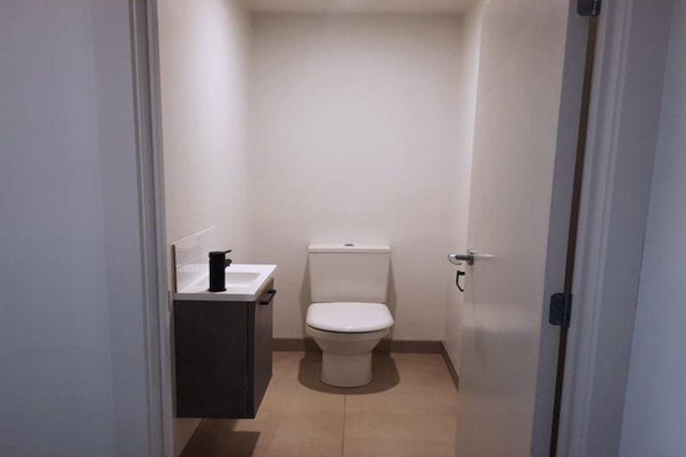 Photo of property in 4/60 Hayfield Way, Karaka, Papakura, 2580