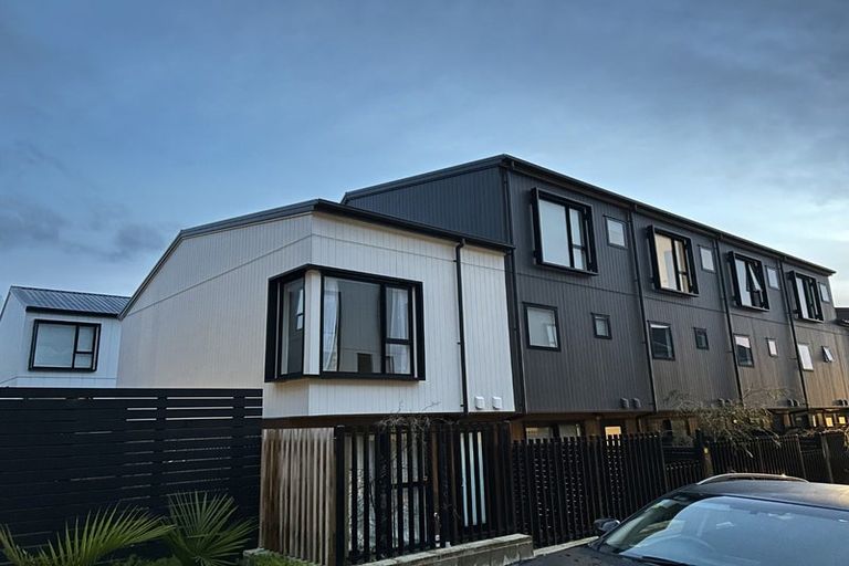 Photo of property in 24 Ara Mara Hua, Henderson, Auckland, 0612