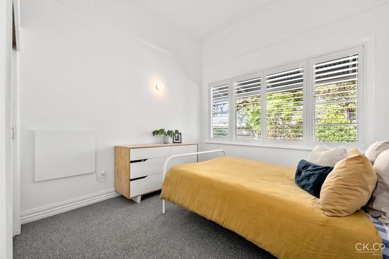 Photo of property in 2 Barton Road, Heretaunga, Upper Hutt, 5018