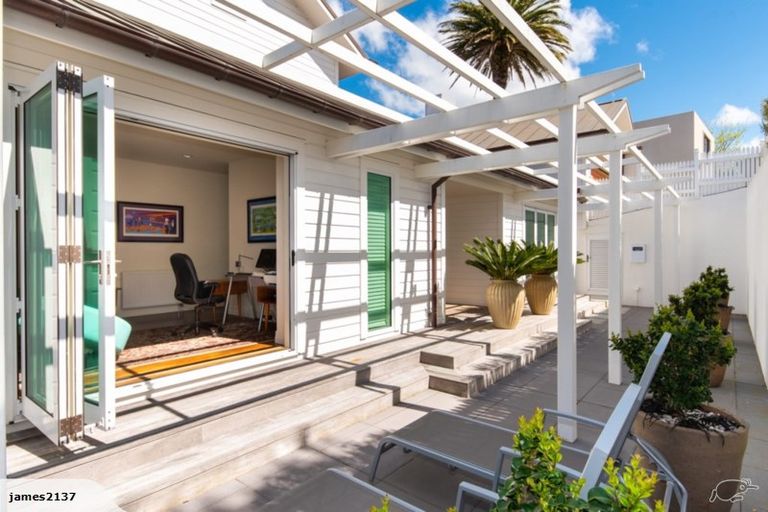 Photo of property in 8 Elizabeth Road, Bluff Hill, Napier, 4110