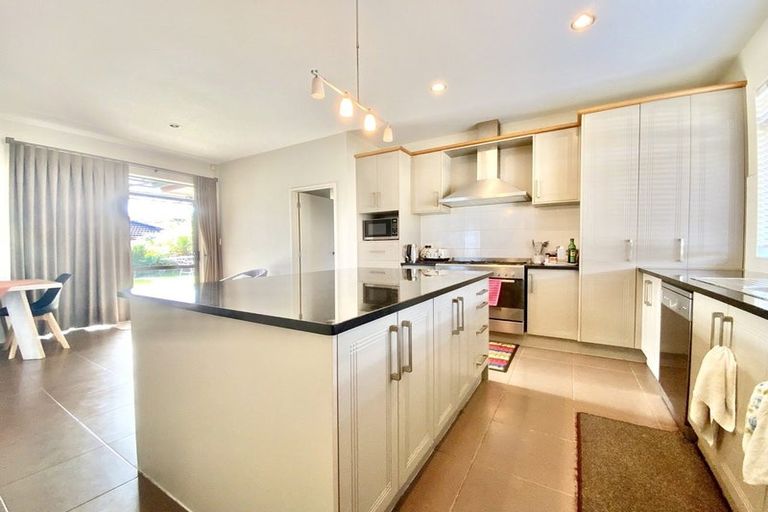 Photo of property in 4 Luna Place, Henderson, Auckland, 0612