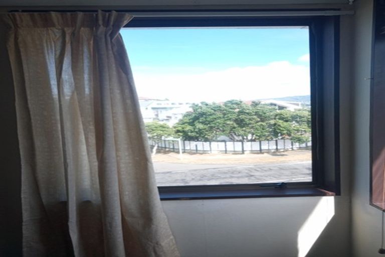 Photo of property in 140 Akaroa Drive, Maupuia, Wellington, 6022