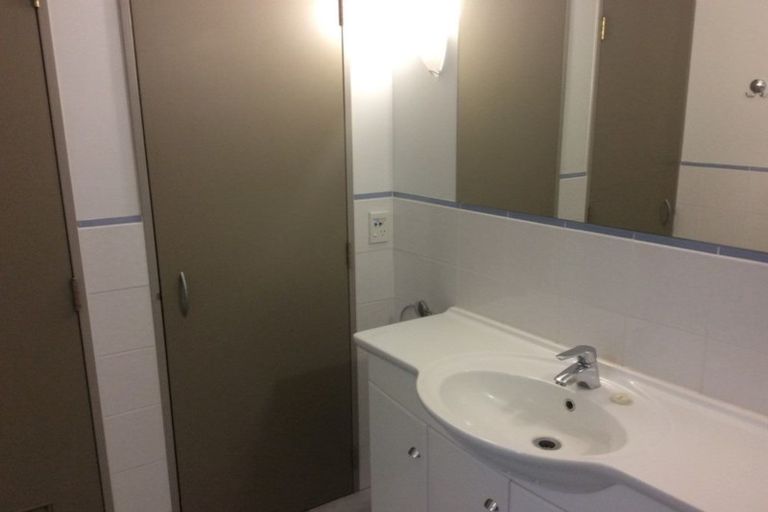 Photo of property in Anchorage Apartments, 210/36 Victoria Road, Mount Maunganui, 3116