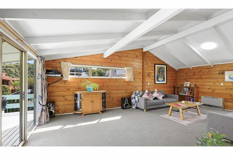 Photo of property in 8 Chestnut Grove, Maungaraki, Lower Hutt, 5010