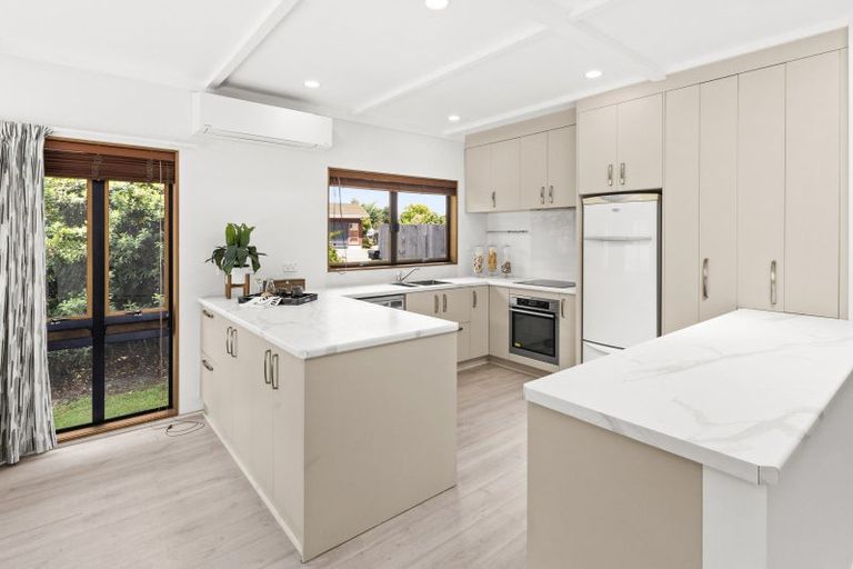 Photo of property in 2 Bale Place, Havelock North, 4130