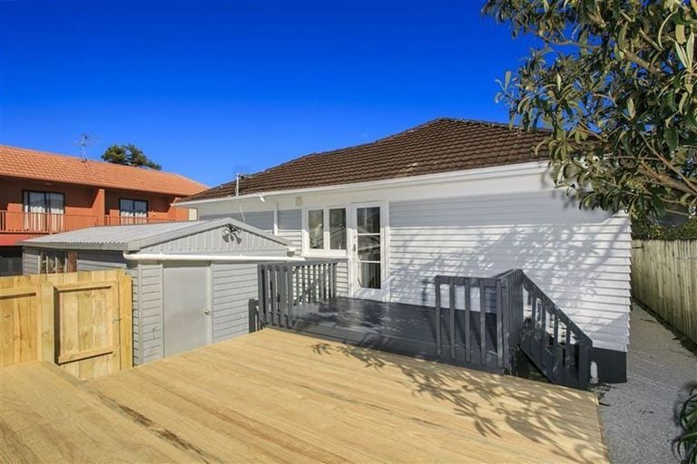 Photo of property in 24 Reid Road, New Lynn, Auckland, 0600